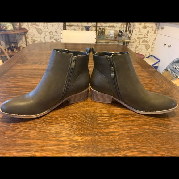 Olive ankle boots - Picture 1 of 3